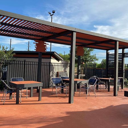 La Quinta By Wyndham Victoria - South Hotell Eksteriør bilde