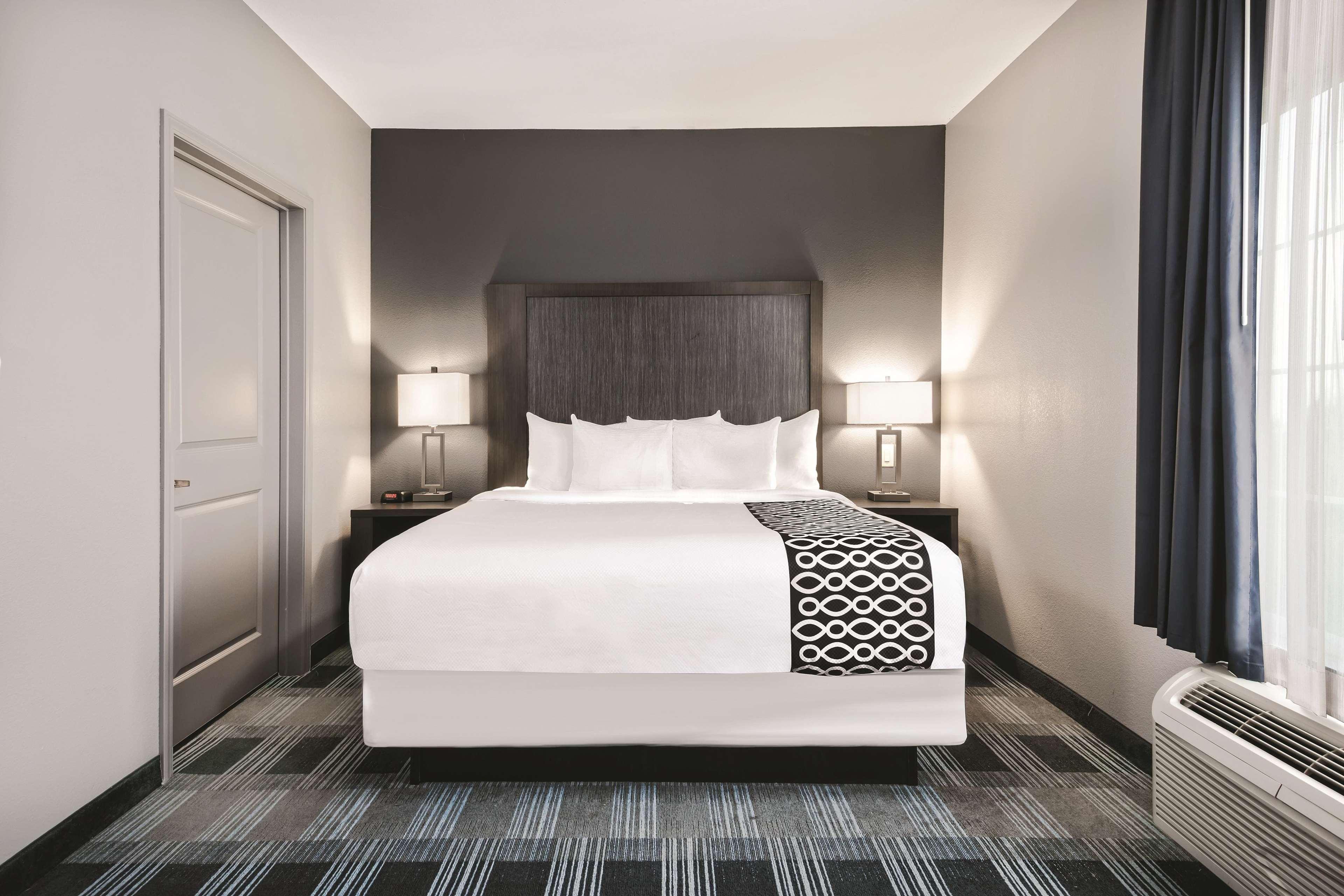 La Quinta By Wyndham Victoria - South Hotell Eksteriør bilde